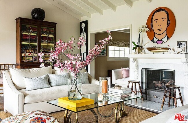 Foto del edificio - 8050 Mulholland Dr