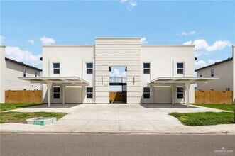 Building Photo - 15 Larkspur Ave