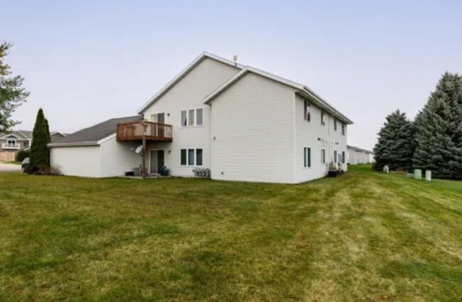 Large yard with deck and southern exposure. - 1121 Stonewood Xing