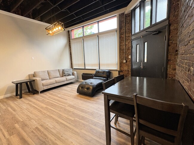 Foto del edificio - Brick & Beam Lofts