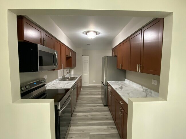 Building Photo - 2650 Brookwood Way Dr