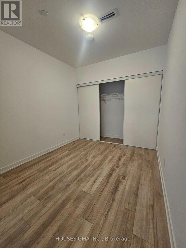 Photo du bâtiment - 7439 Kingston Rd