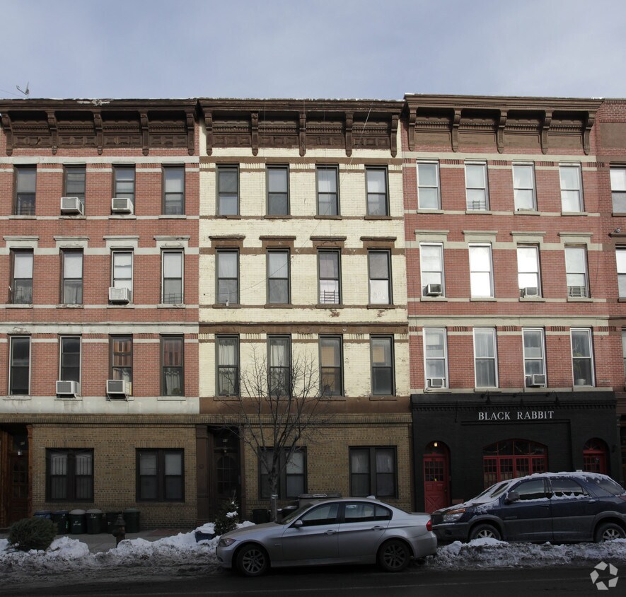Building Photo - 89 Greenpoint Ave