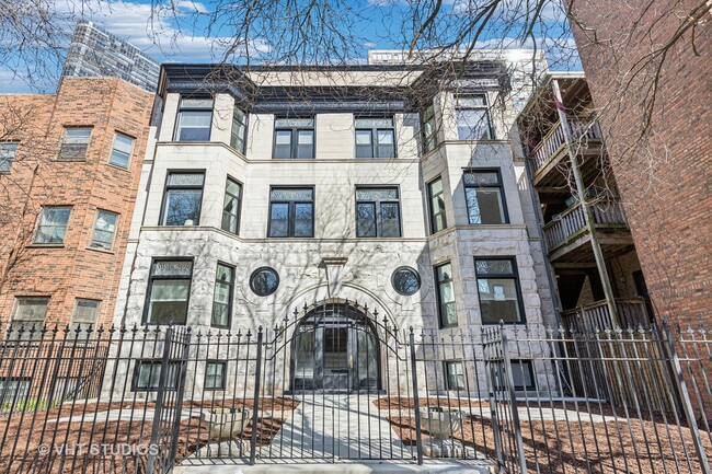 Building Photo - 5331 N Kenmore Ave
