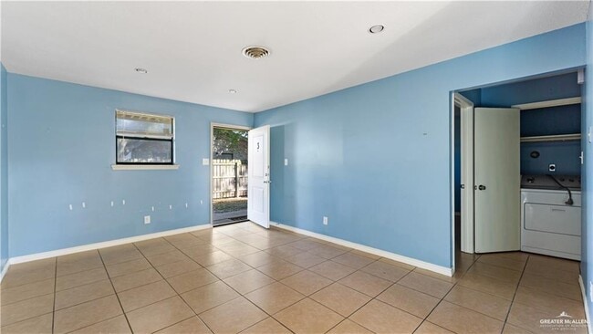 Foto del edificio - 8 E Champion St