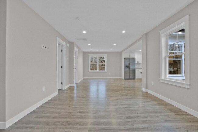 Building Photo - 114 Middleboro Ave