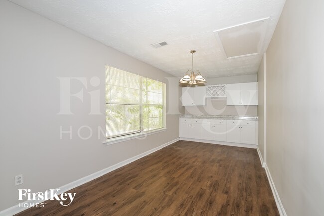 Building Photo - 20 Mildred Ln