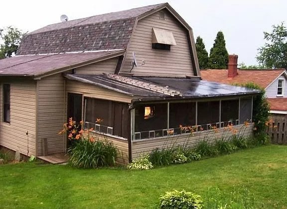 Building Photo - 213 Ridge St