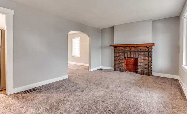 Foto del edificio - Renovated 3 Bed, 1 Bath Home in Swissvale - Covered Porch, Large Backyard - Available Now!