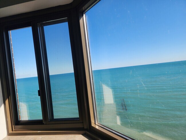 Foto del edificio - 7337 S South Shore Dr