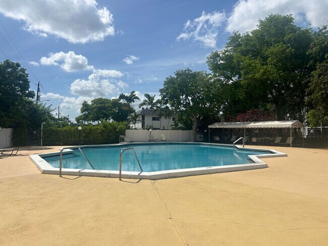 Foto del edificio - 109 Royal Pk Dr