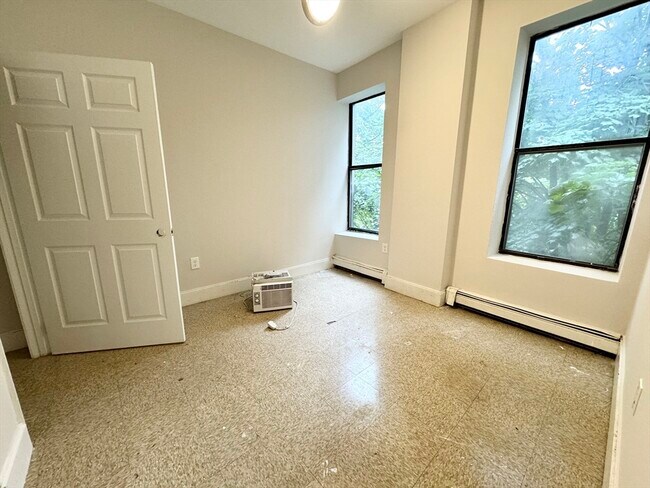 Building Photo - 15 Ruggles St
