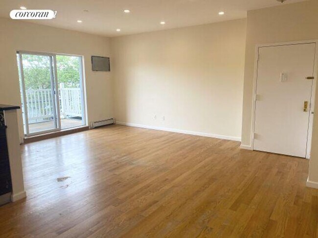 Foto del edificio - 2227 Plumb 2nd St