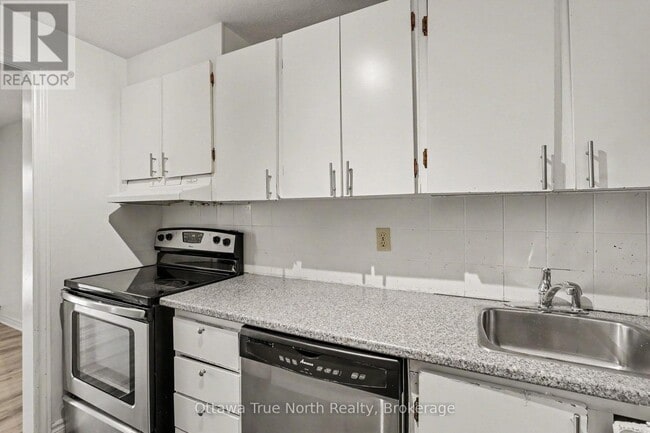 Building Photo - 4 Sweetbriar Cir