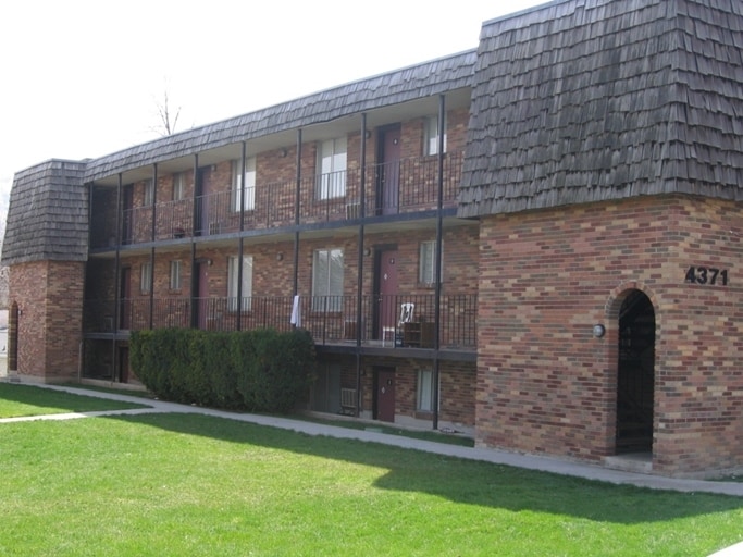 Building Photo - Apartments at Fairbourne