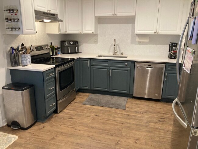 Foto del edificio - 122 Kenwood Ave