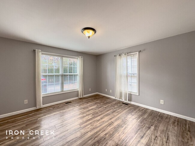 Building Photo - Beautifully Updated Two-Bedroom in West As...