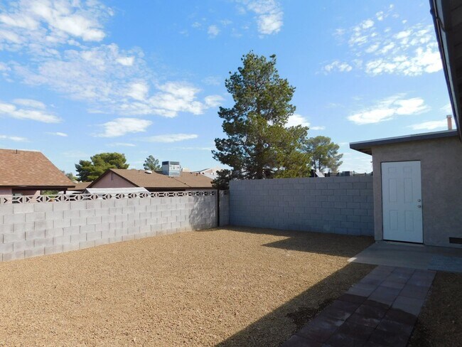 Building Photo - 435 Barrett