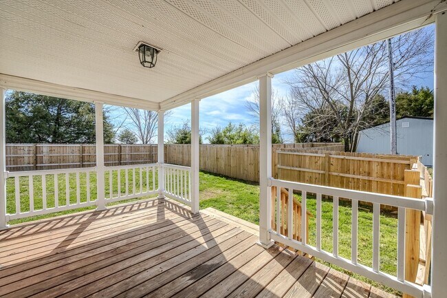 Building Photo - 3 Bedroom, 2 Bath Home for rent in the cou...