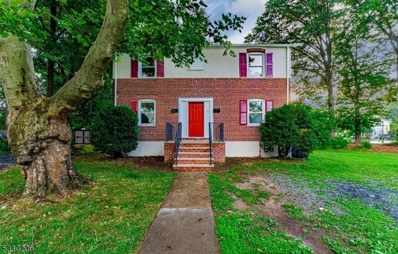 Primary Photo - 6 Armstrong St