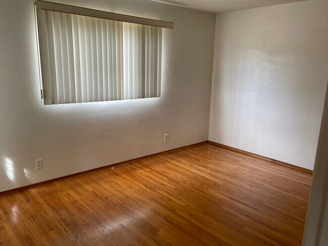 Building Photo - 5931 Lancaster Dr