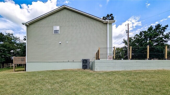 Foto del edificio - 4 McHugh Ln
