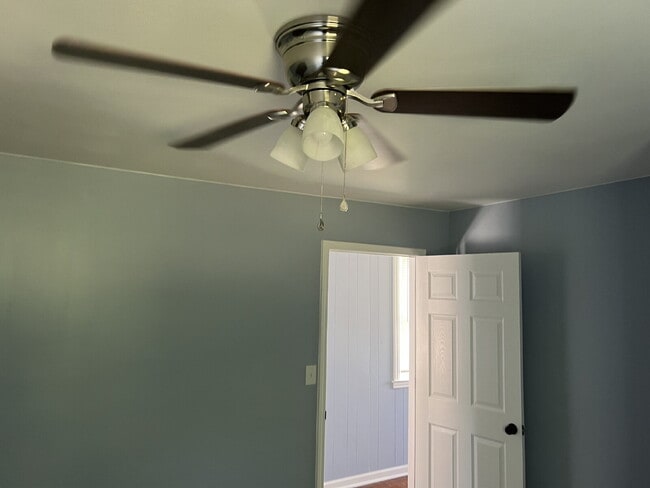 Building Photo - Charming 2 Bedroom Cottage Near King Mill ...