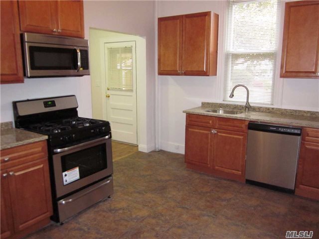 Building Photo - 39 Carley Ave