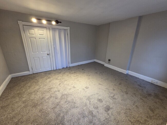 Foto del edificio - Beautiful, remodeled house come see it