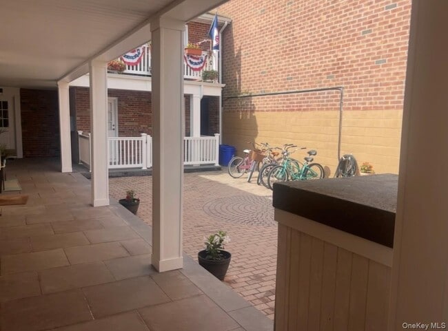 Building Photo - 750 E Broadway