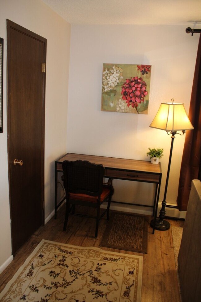 Foto del edificio - Furnished Month to Month Corporate Short T...