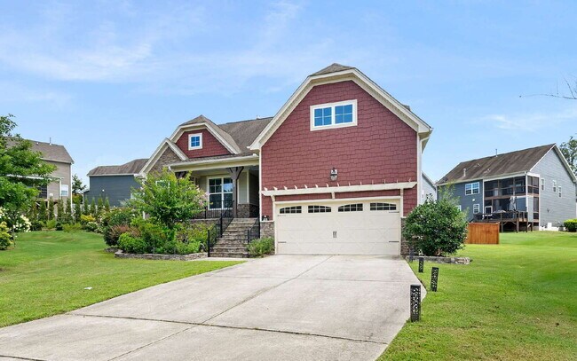 Foto del edificio - Luxurious 4-Bedroom Retreat with Third Floor Bonus Room & Fenced-in Backyard