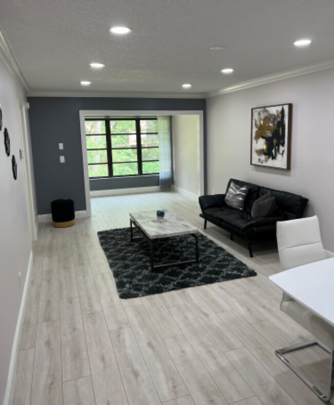 Foto del edificio - 3036 Eastland Blvd