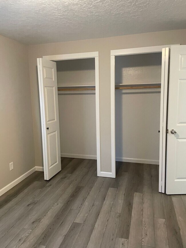 Foto del edificio - Cute 3 Bed 1 bath Duplex