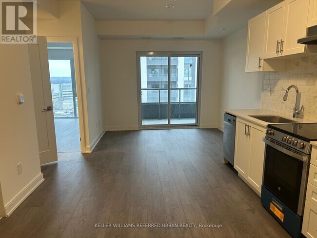 Photo du bâtiment - 715 Davis Dr