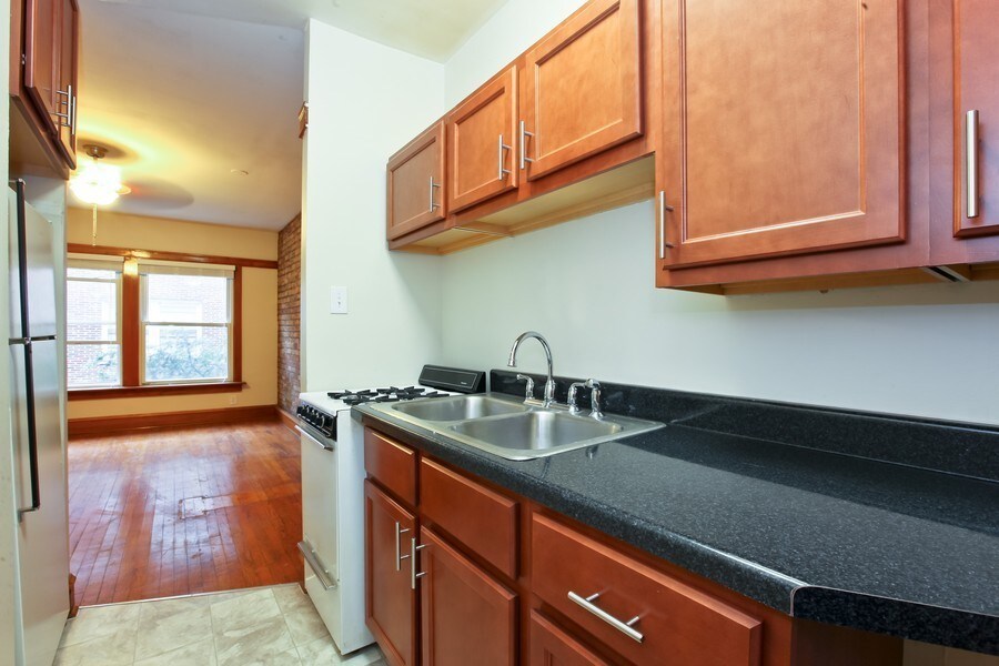 Primary Photo - 4116 N Sheridan Rd