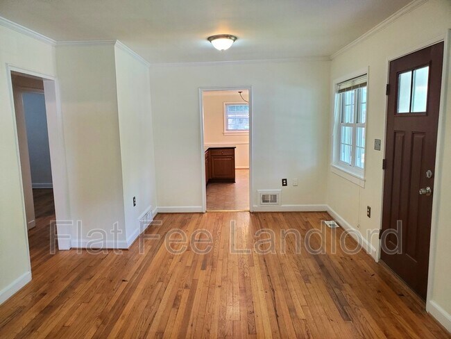 Foto del edificio - 7129 Oakland Ave