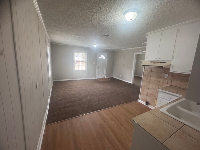 Foto del edificio - 1818 Rigby St