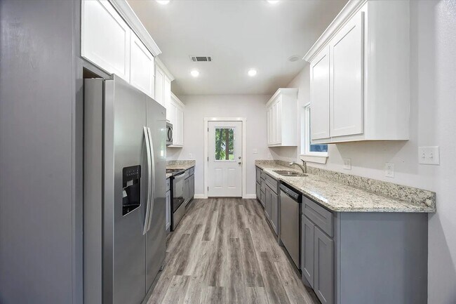 Cocina - 108 W Locust St