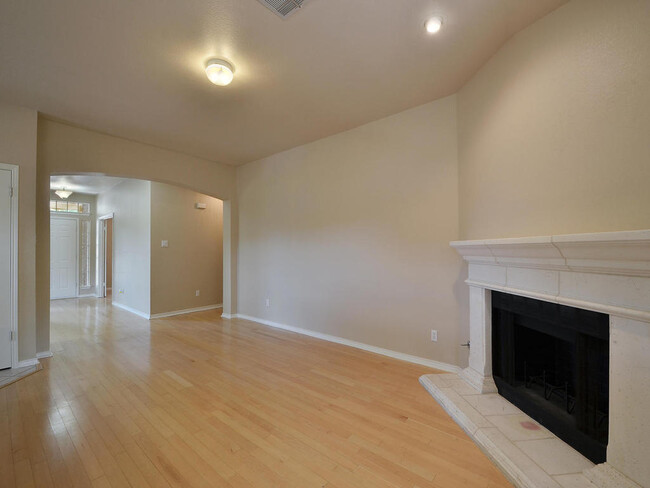 Foto del edificio - 4 Bedroom Home in Anderson Mill West!