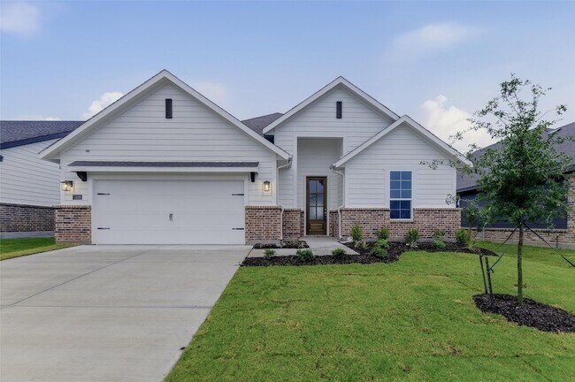 Building Photo - 1329 Frio Dr