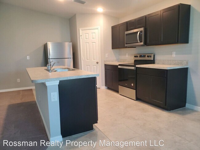 Building Photo - 4 br, 2 bath House - 3921 NE 15 Place