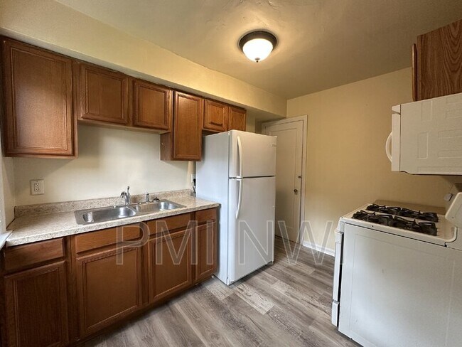 Foto del edificio - 7230 Columbia Ave