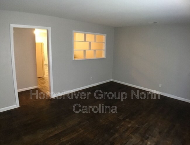 Foto del edificio - 3714 Driftwood Dr