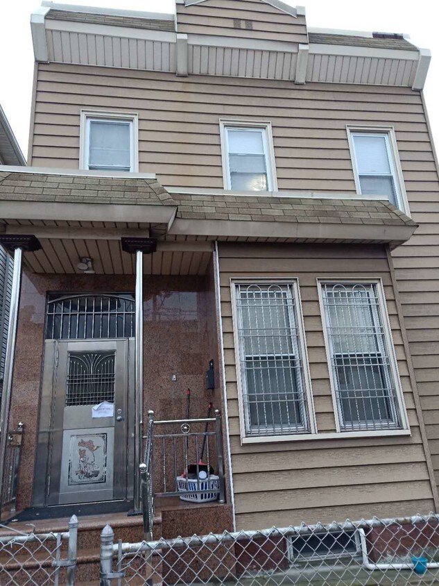 Primary Photo - 525 7th St