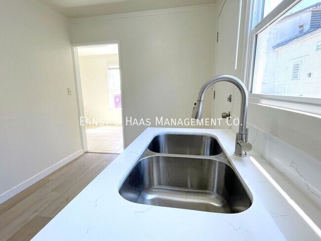 Foto del edificio - 2133 W Columbia St