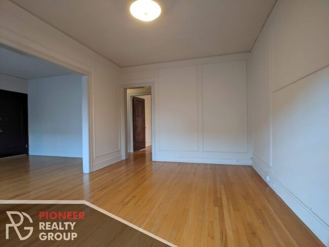 Building Photo - 1025 Dempster St