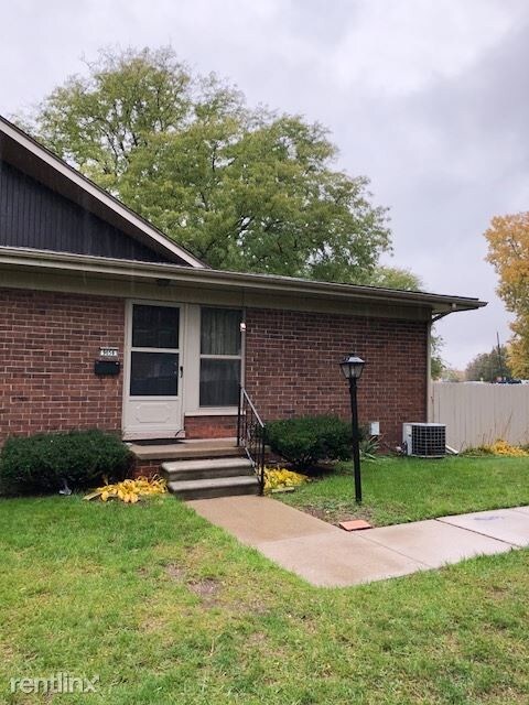 Primary Photo - 2 br, 1 bath House - 9656 Elm St