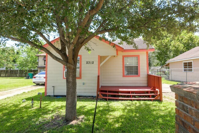 Building Photo - 2312 Carolina Ave