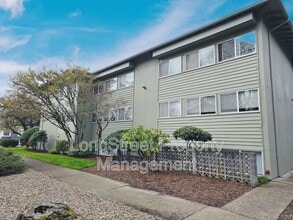 Building Photo - 915 SW Adams Ave